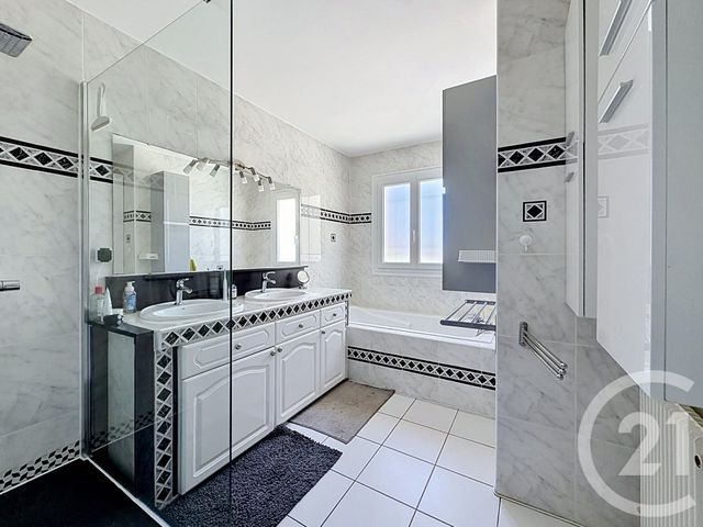 maison à vendre - 5 pièces - 143.71 m2 - GUJAN MESTRAS - 33 - AQUITAINE - Century 21 Duprat & Associés