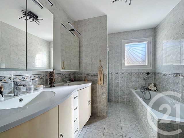 maison à vendre - 6 pièces - 181.0 m2 - GUJAN MESTRAS - 33 - AQUITAINE - Century 21 Duprat & Associés