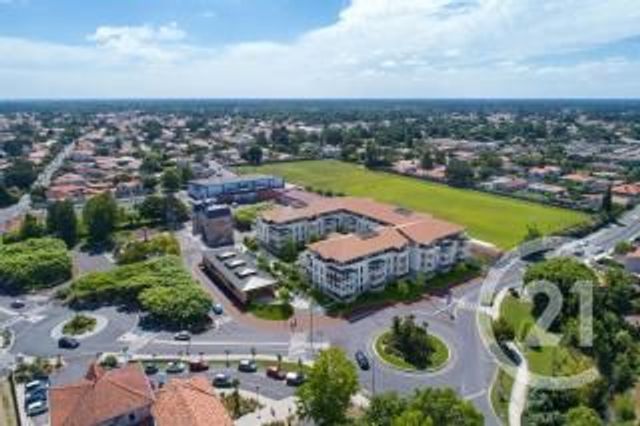 Appartement T2 à vendre - 2 pièces - 40.68 m2 - GUJAN MESTRAS - 33 - AQUITAINE - Century 21 Duprat & Associés