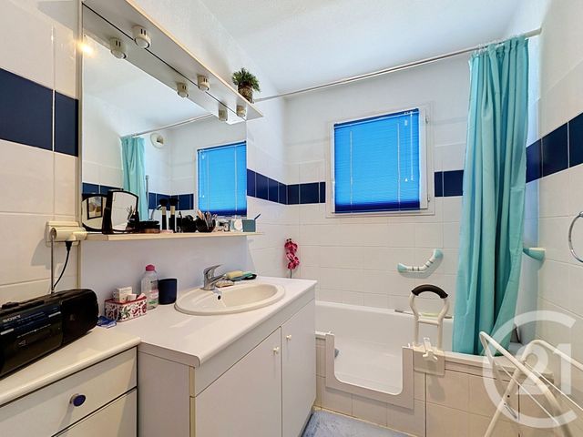 Appartement T3 à vendre - 3 pièces - 66.1 m2 - GUJAN MESTRAS - 33 - AQUITAINE - Century 21 Duprat & Associés