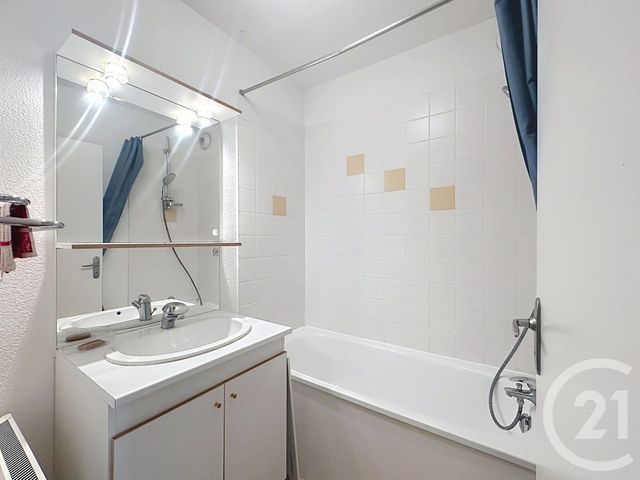 Appartement T2 à vendre - 2 pièces - 39.99 m2 - GUJAN MESTRAS - 33 - AQUITAINE - Century 21 Duprat & Associés