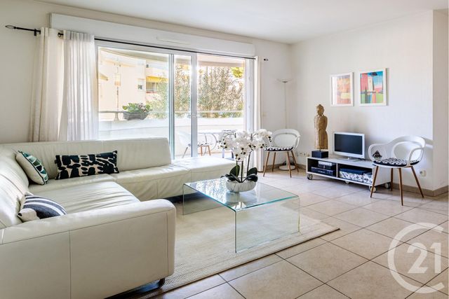 Appartement F3 à vendre - 3 pièces - 61,62 m2 - Cannes La Bocca - 06 - PROVENCE-ALPES-COTE-D-AZUR